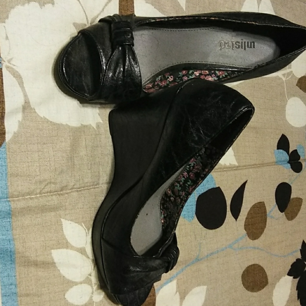 New shoe never been worn fit to tight